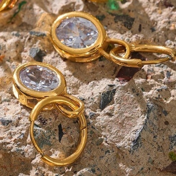 𝅺NEW 18k Gold Plated Huggie Oval Crystal Hoop Earrings - Picture 2 of 8